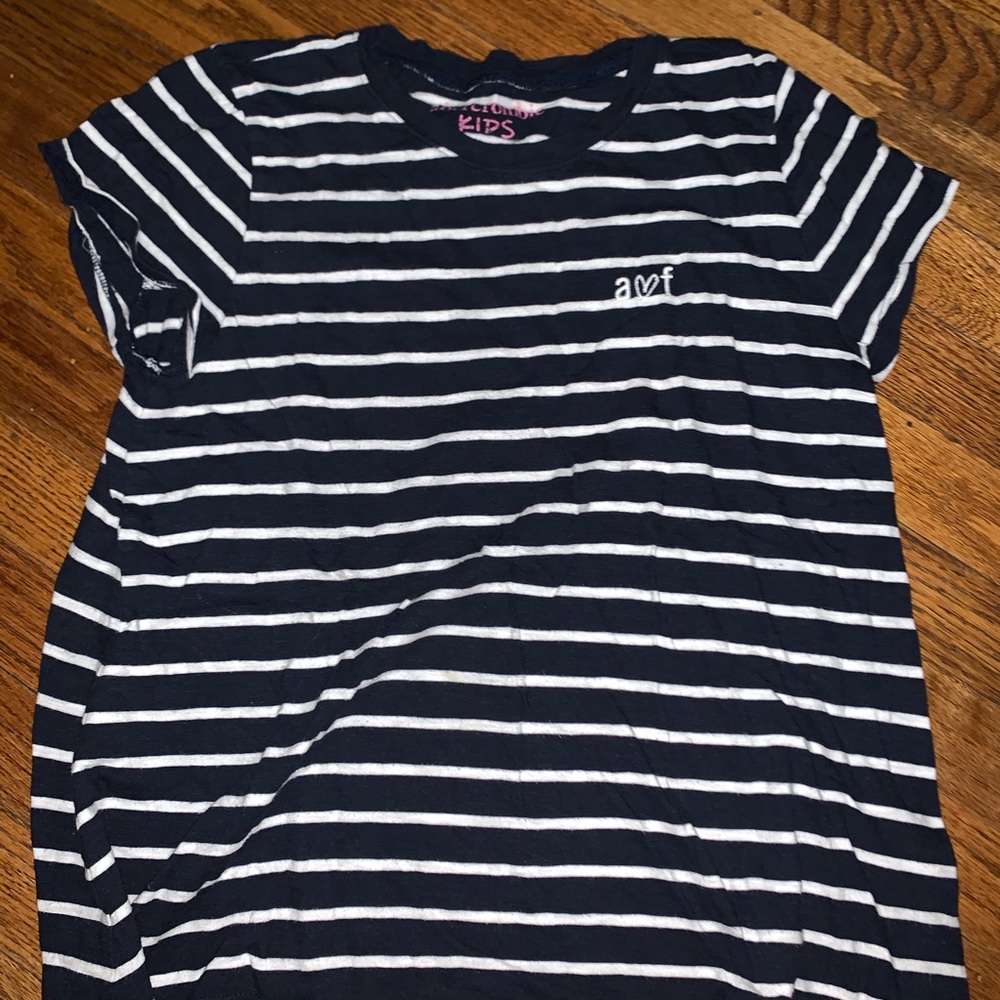 WHITE AND NAVY BLUE STRIPPED TEE SHIRT